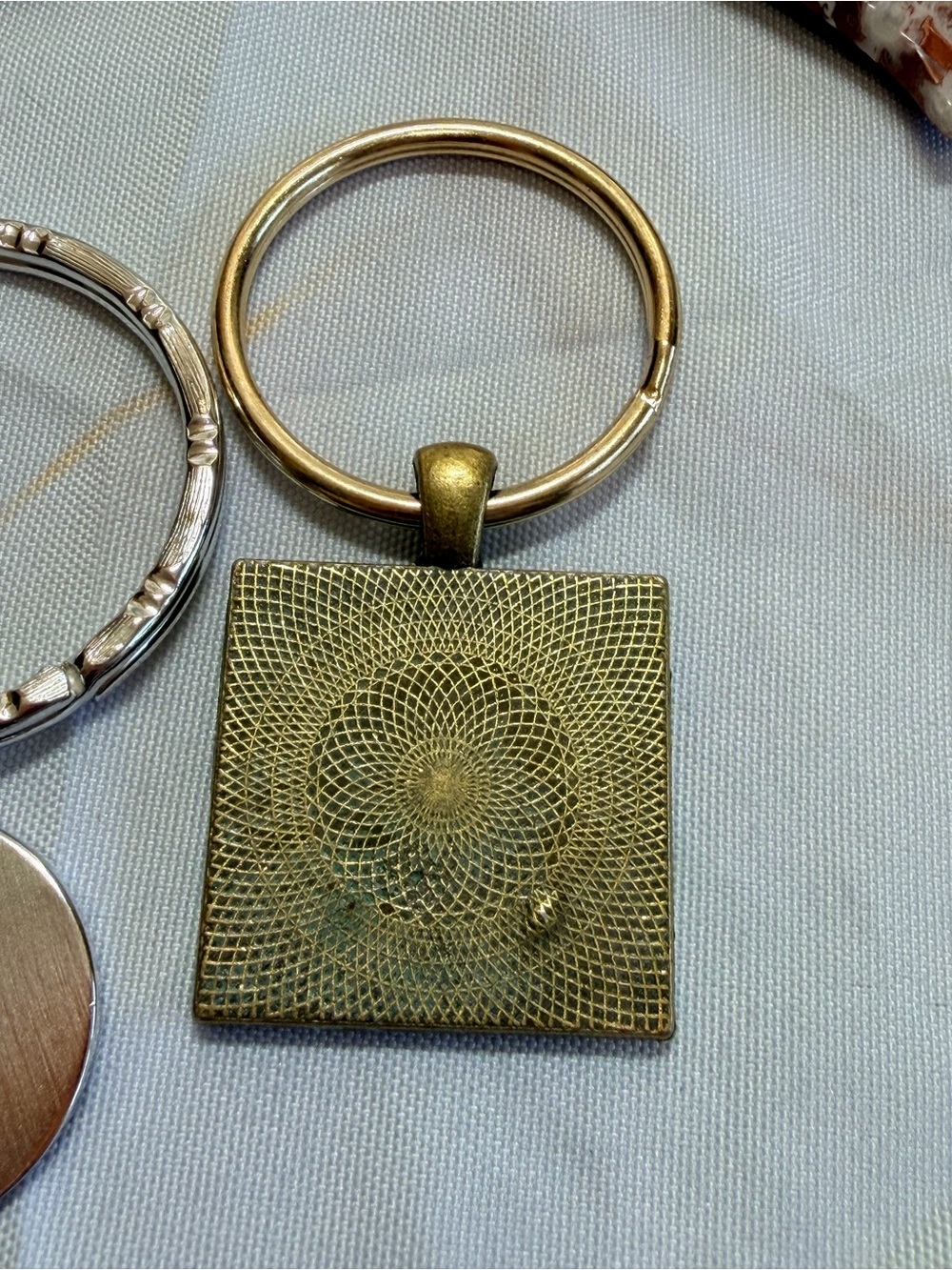 Keychains , token odd lot - Picture 7 of 7
